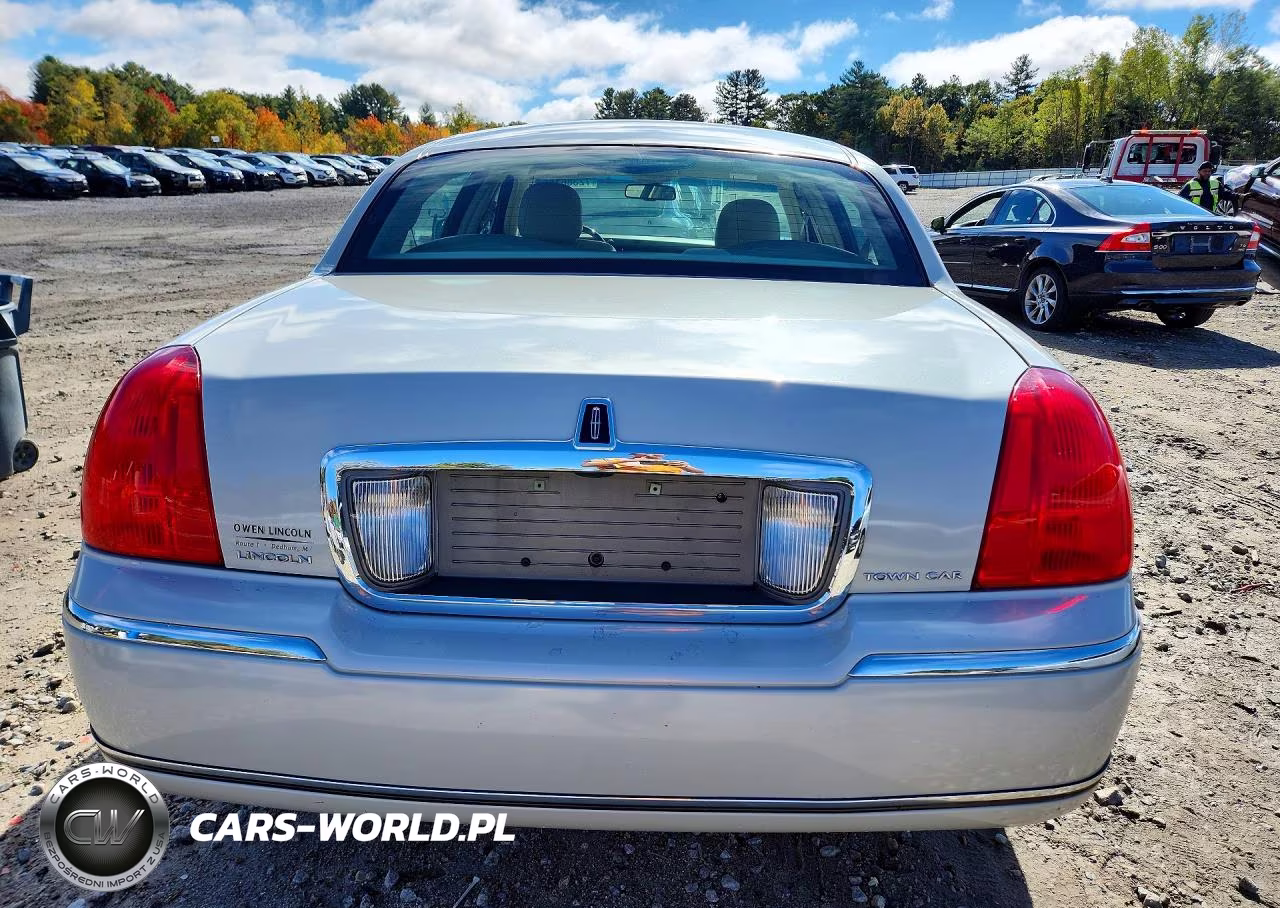 2007 Lincoln Town Car Signature Limited VIN:1LNHM82W47Y611101 - 6