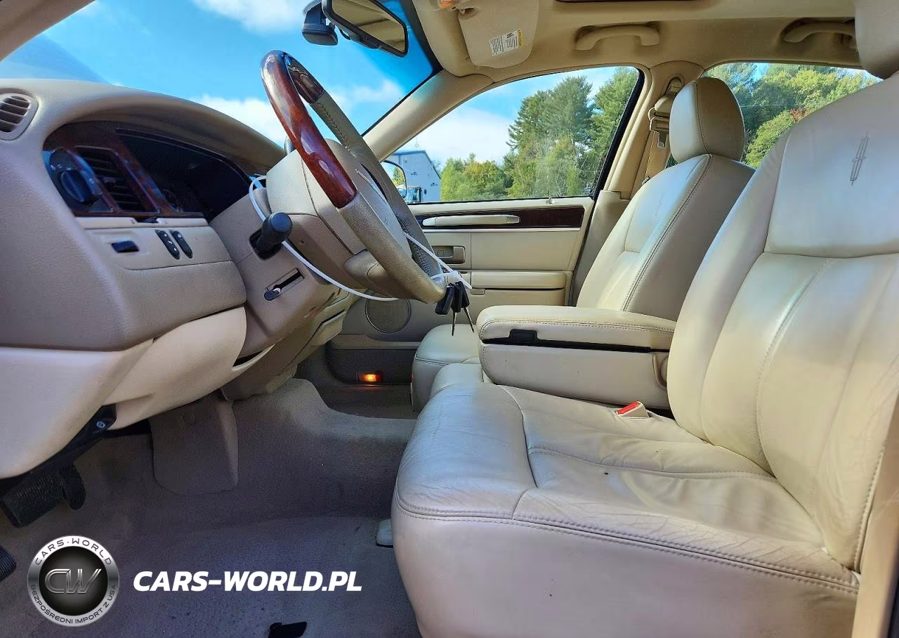 2007 Lincoln Town Car Signature Limited VIN:1LNHM82W47Y611101 - 7