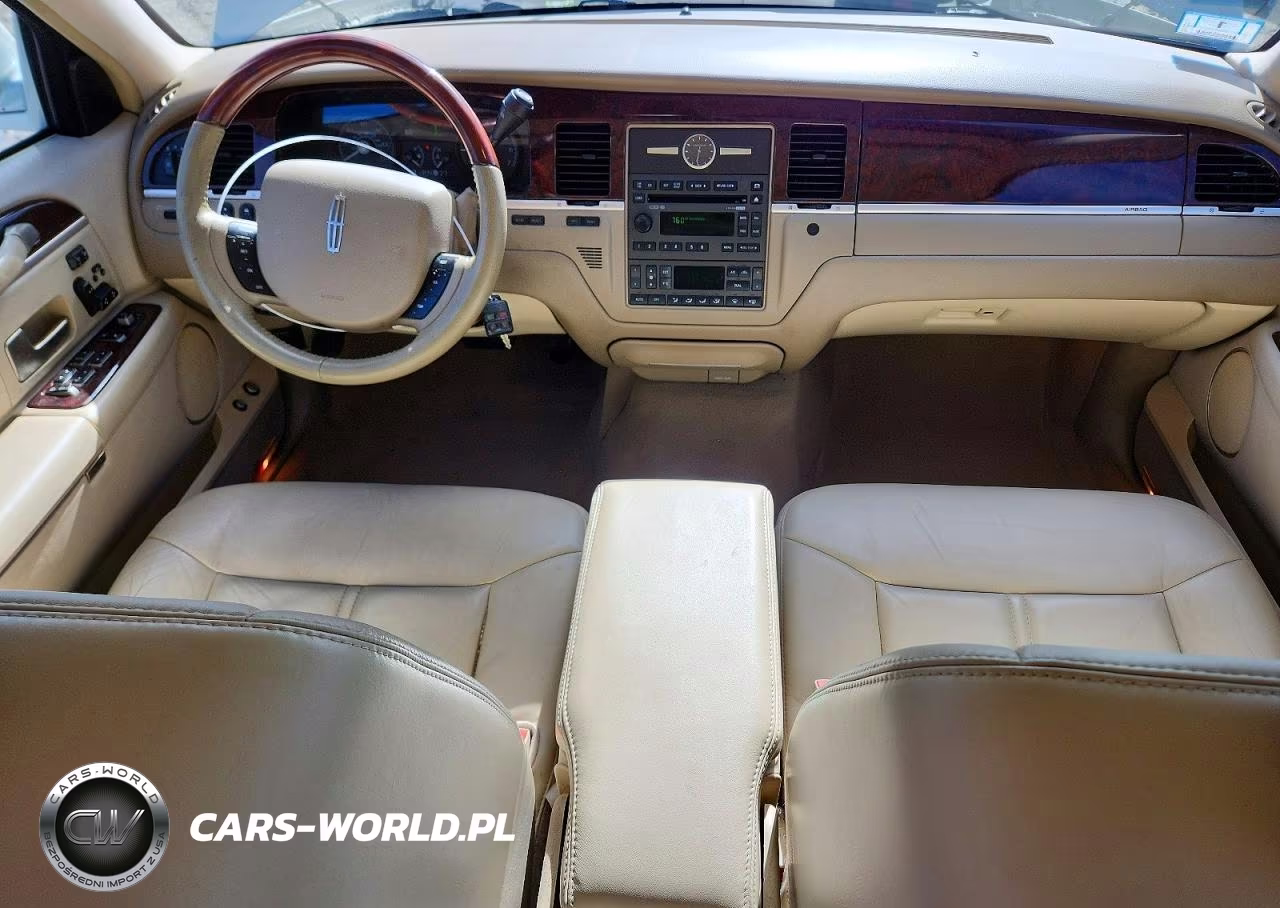 2007 Lincoln Town Car Signature Limited VIN:1LNHM82W47Y611101 - 8