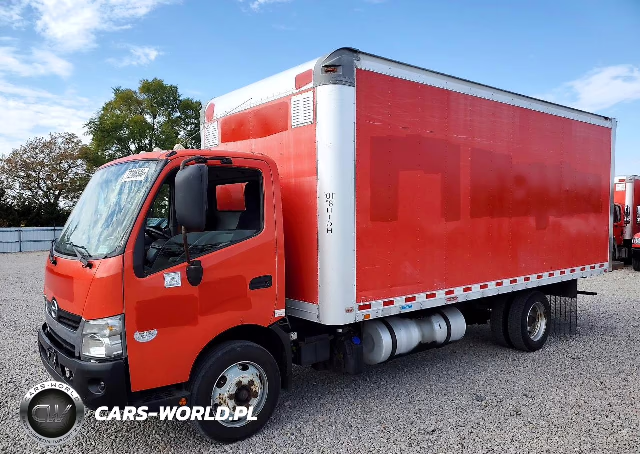 2017 Hino 195 Box Truck