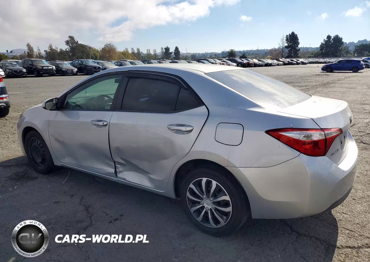 2015 Toyota Corolla Le VIN:5YFBURHE3FP348911 - 2