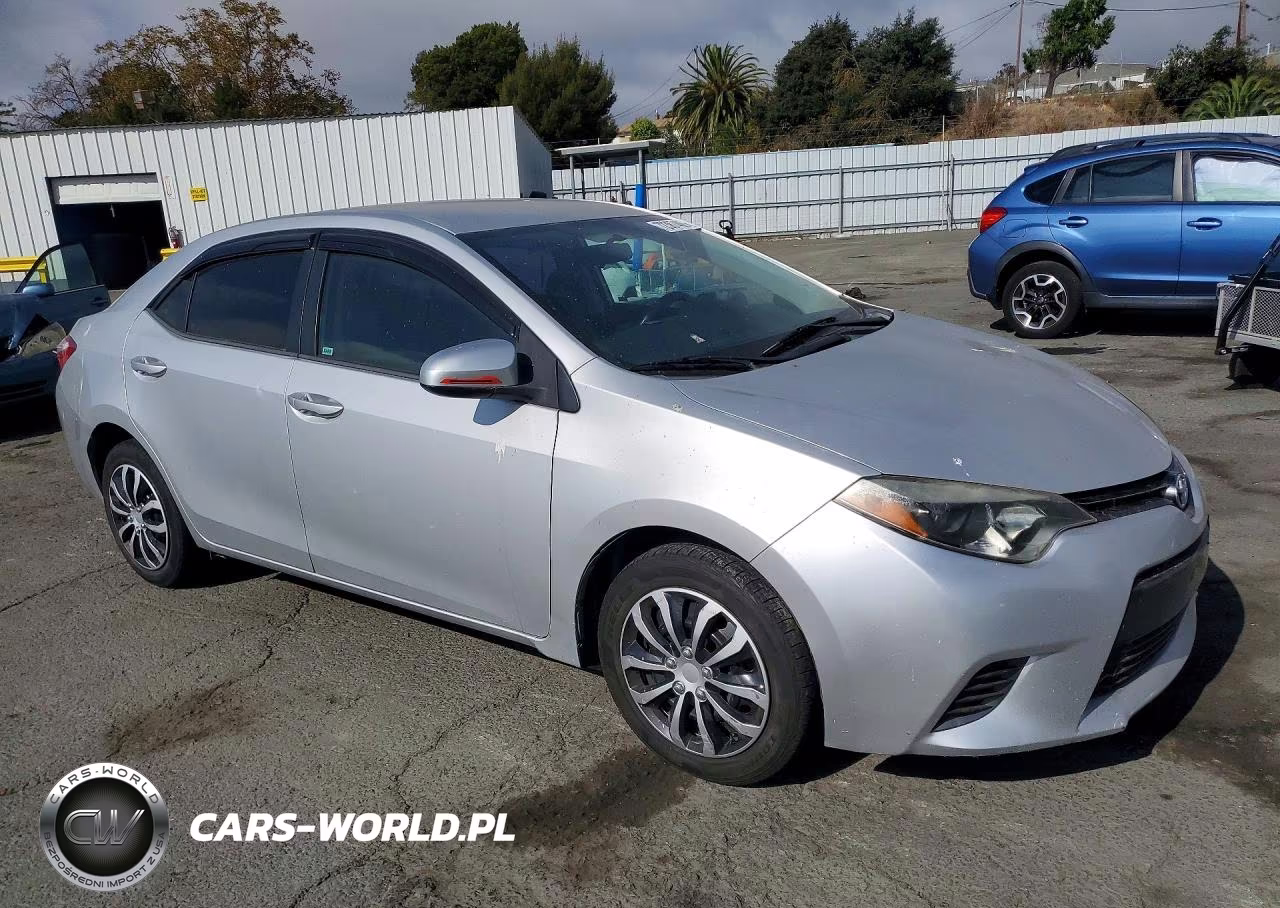 2015 Toyota Corolla Le VIN:5YFBURHE3FP348911 - 4