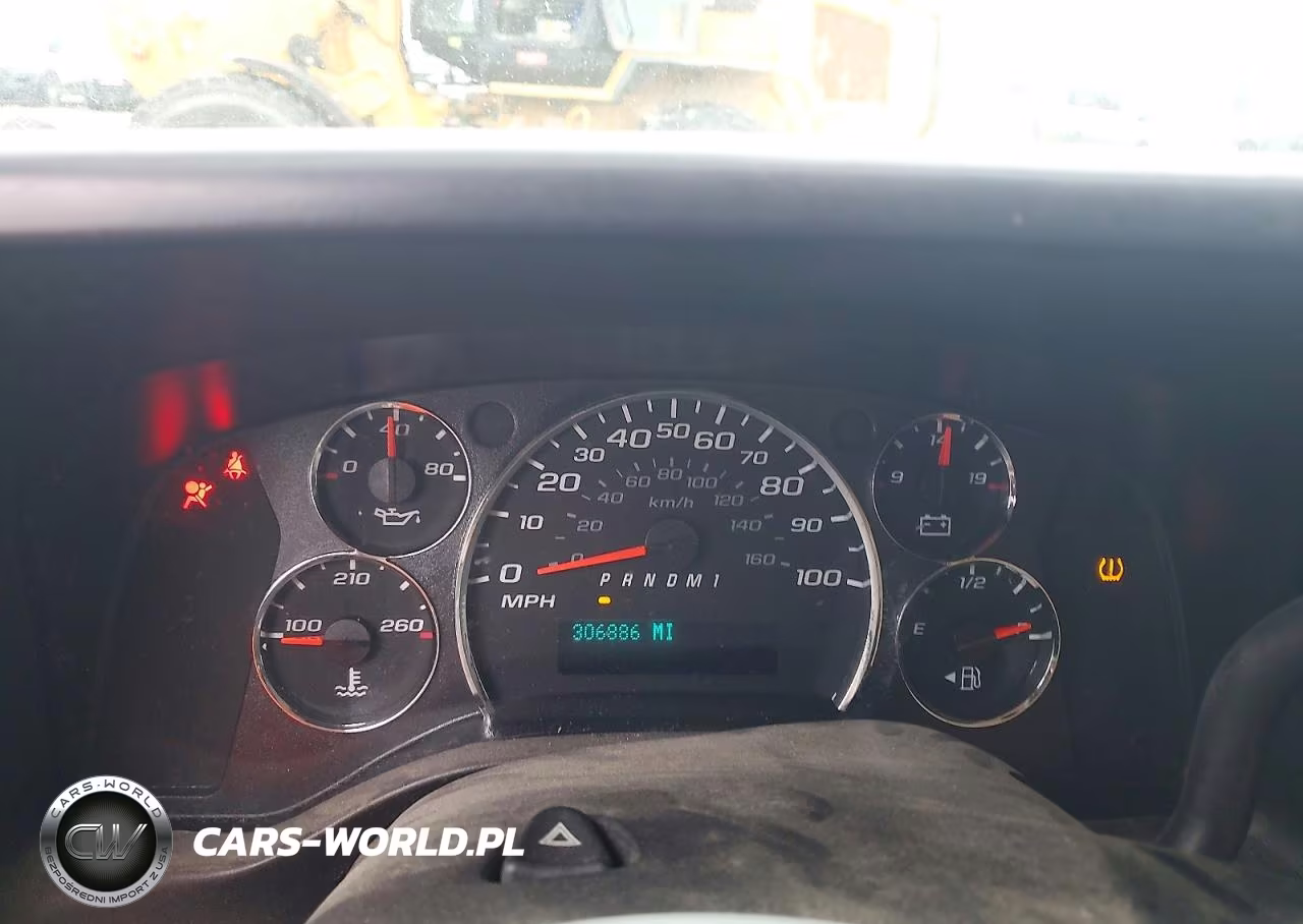 2014 Chevrolet Express G2500 VIN:1GCWGFCG6E1198151 - 9