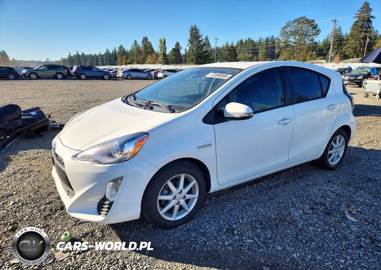 2016 Toyota Prius C Three – zdjęcie 1 z 12