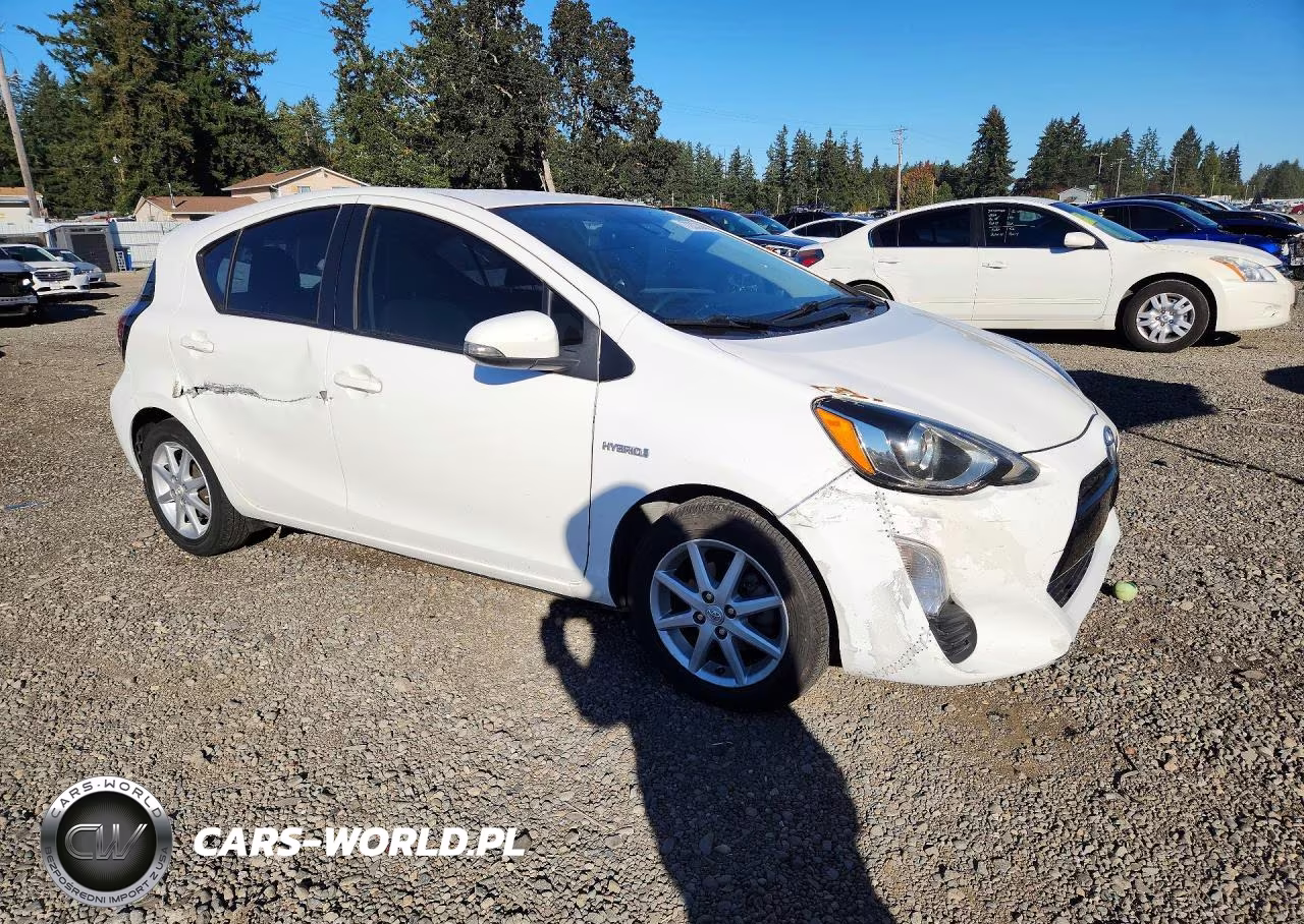 2016 Toyota Prius C Three VIN:JTDKDTB36G1136739 - 4