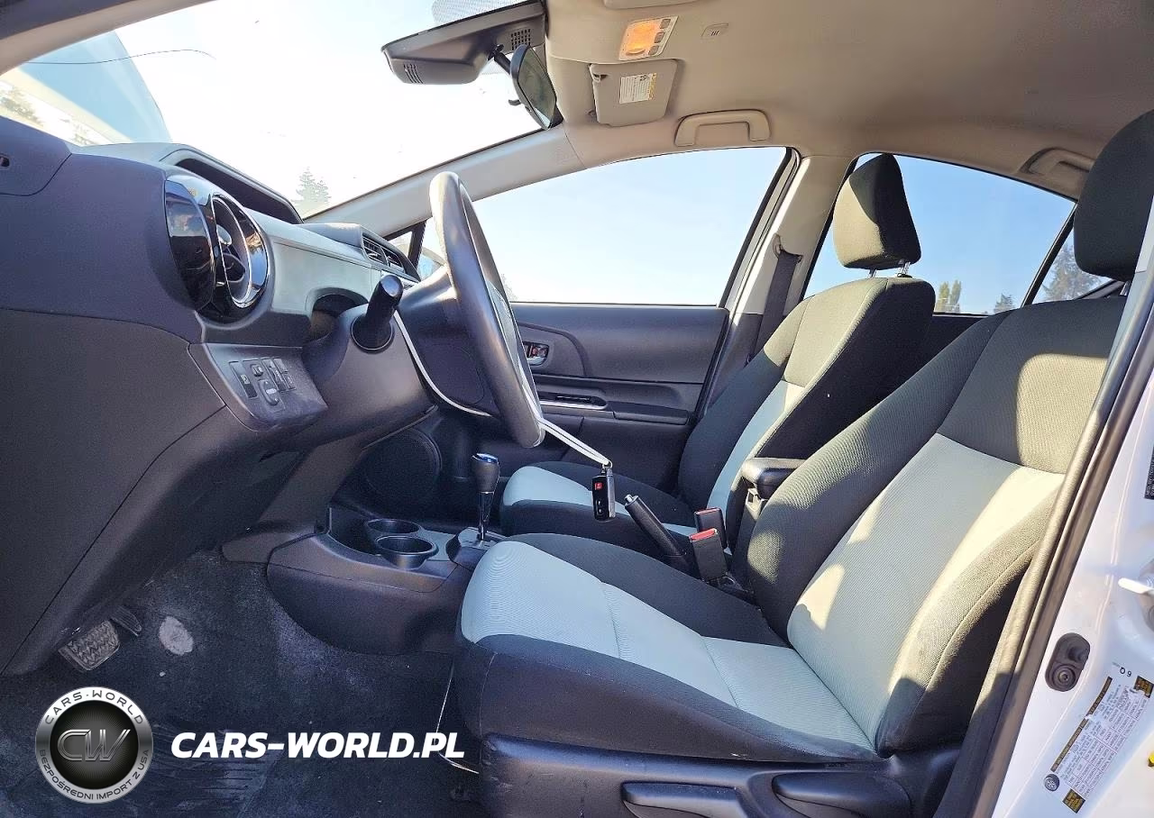 2016 Toyota Prius C Three VIN:JTDKDTB36G1136739 - 7