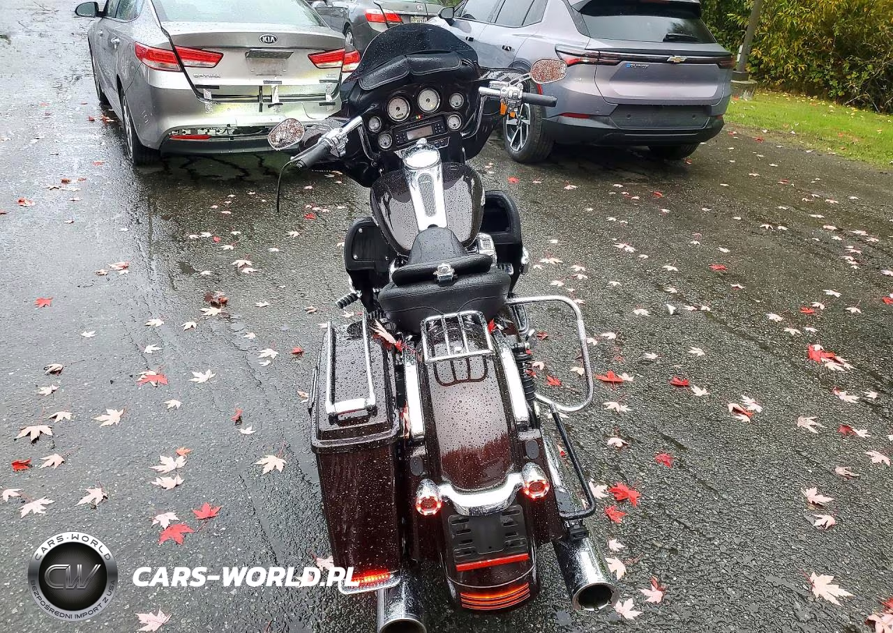 2011 Harley-Davidson Flhx VIN:1HD1KBM18BB601868 - 4