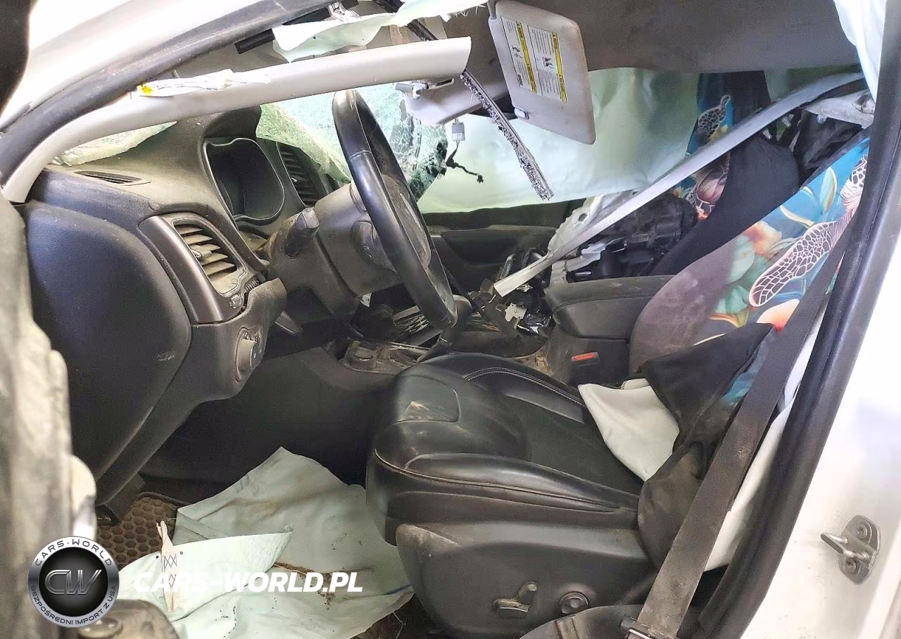2020 Jeep Cherokee Latitude Plus VIN:1C4PJMLB7LD631440 - 7