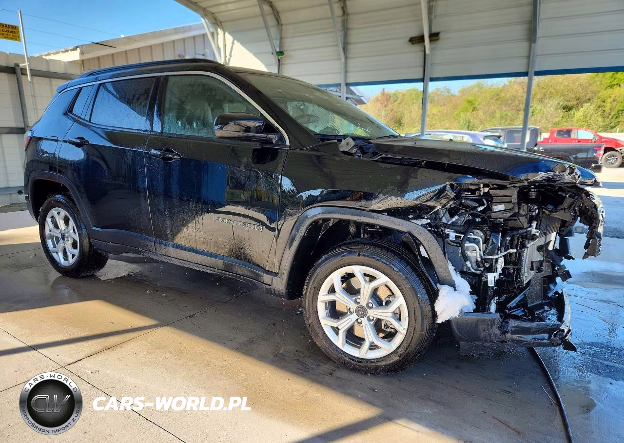 2025 Jeep Compass Latitude VIN:3C4NJDBN2ST597869 - 4