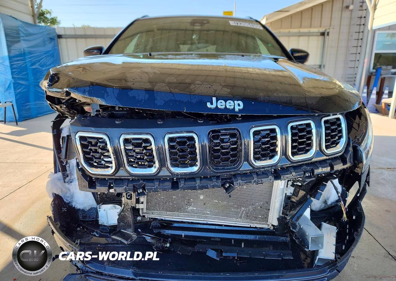 2025 Jeep Compass Latitude VIN:3C4NJDBN2ST597869 - 5