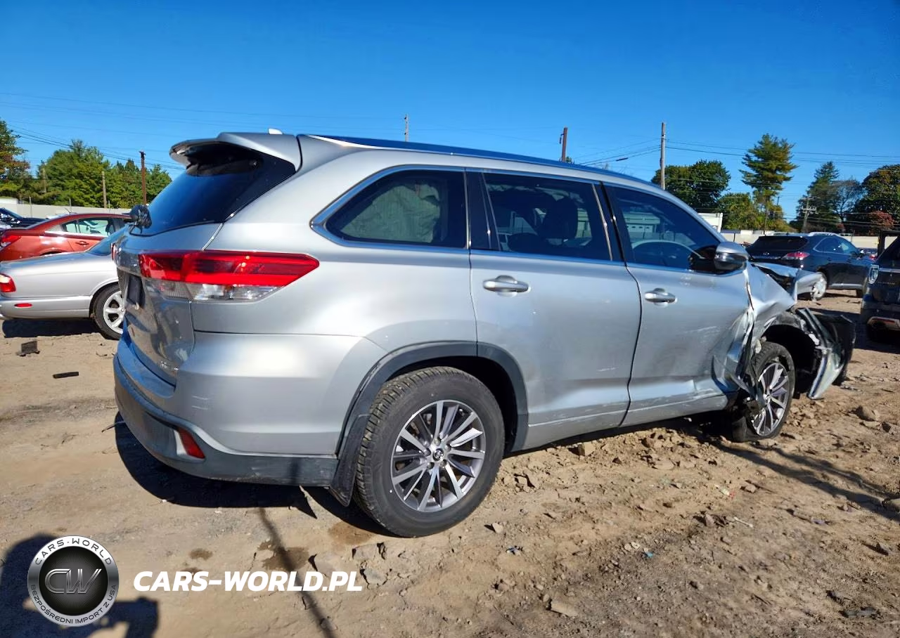2017 Toyota Highlander Xle VIN:5TDJZRFHXHS470511 - 3