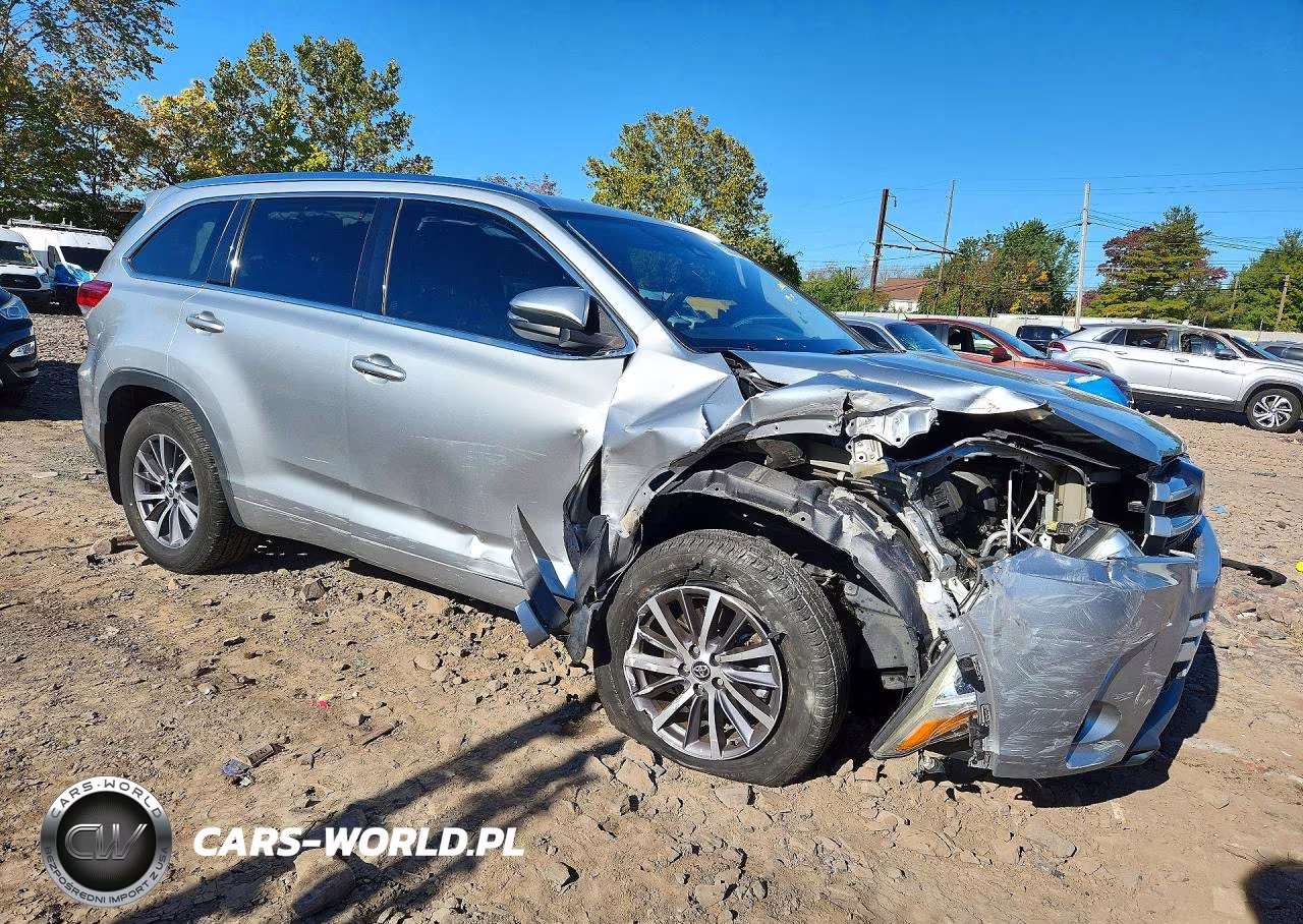 2017 Toyota Highlander Xle VIN:5TDJZRFHXHS470511 - 4