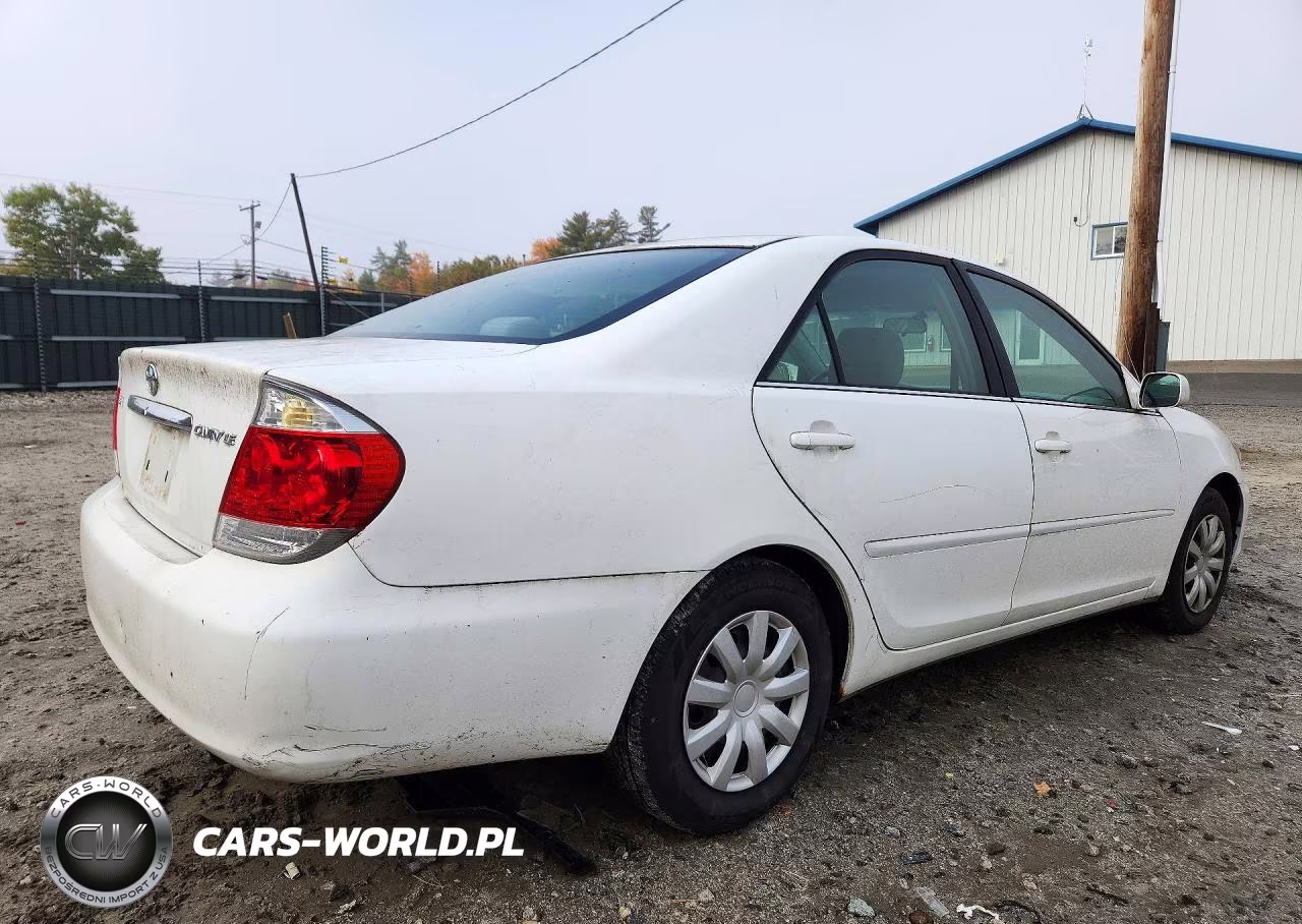 2005 Toyota Camry Le VIN:4T1BE32K55U615813 - 3