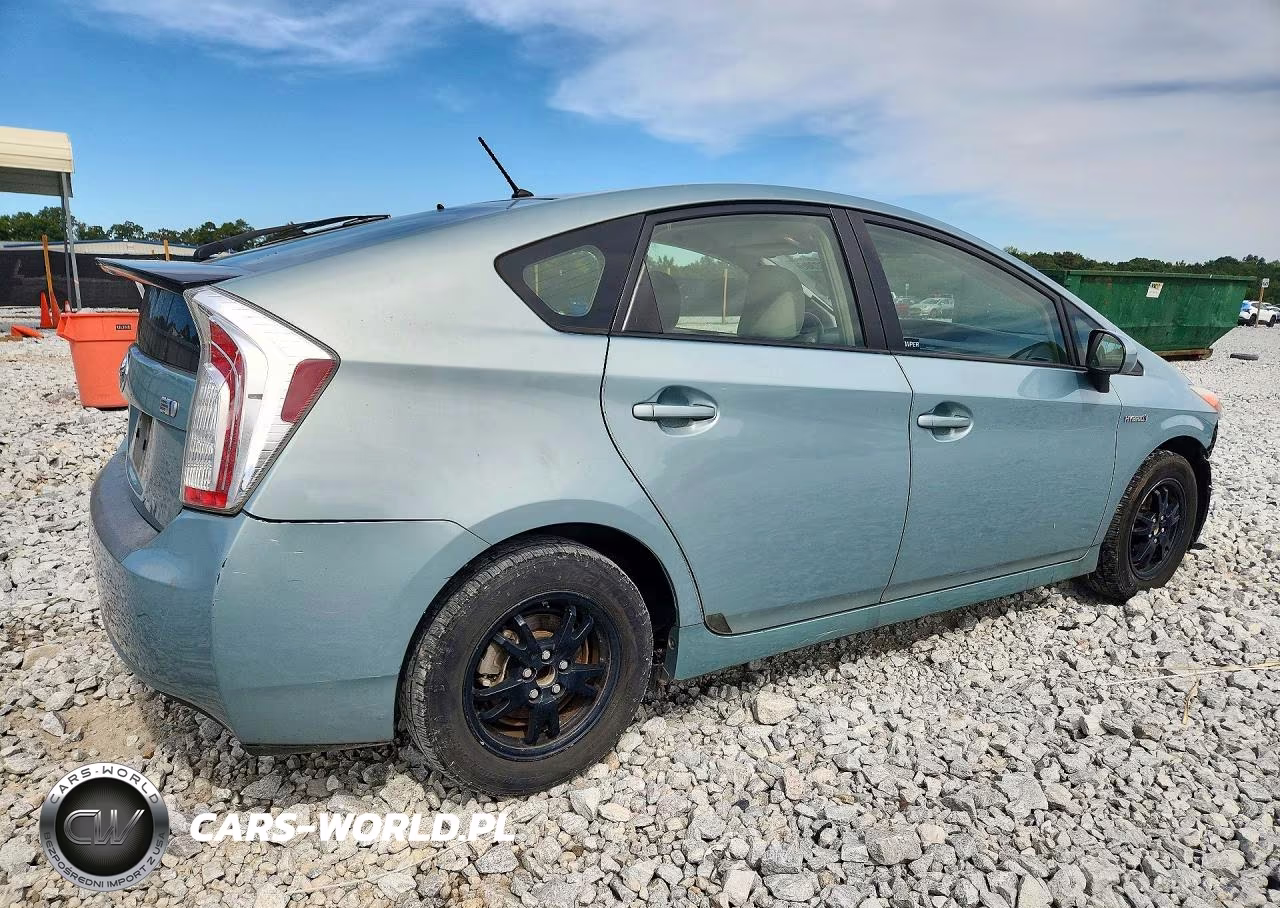 2013 Toyota Prius Two VIN:JTDKN3DU3D1720787 - 3