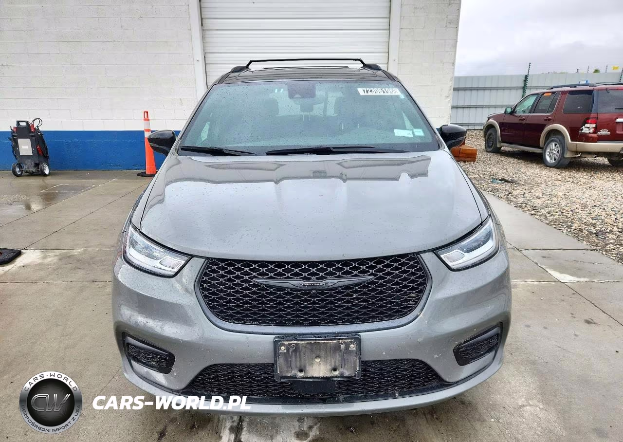 2025 Chrysler Pacifica Limited VIN:2C4RC1GG4SR554982 - 5