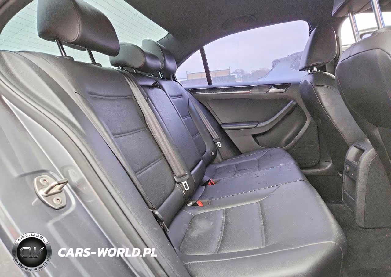 2018 Volkswagen Jetta Sport VIN:3VWD17AJ6JM241099 - 10