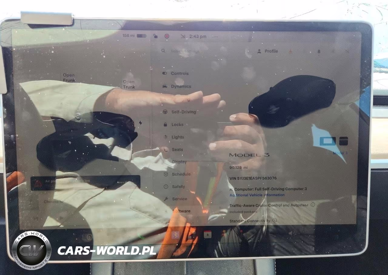 2023 Tesla Model 3 VIN:5YJ3E1EA5PF563076 - 9