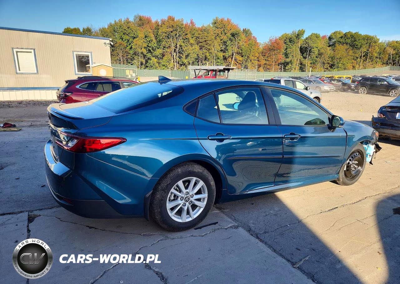 2026 Toyota Camry Le VIN:4T1DAACK1TU682476 - 3