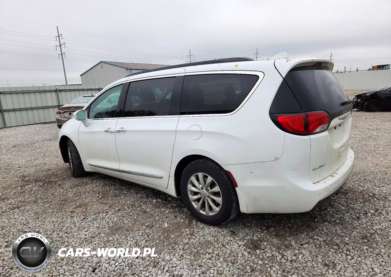 2017 Chrysler Pacifica Touring L VIN:2C4RC1BG1HR565714 - 2