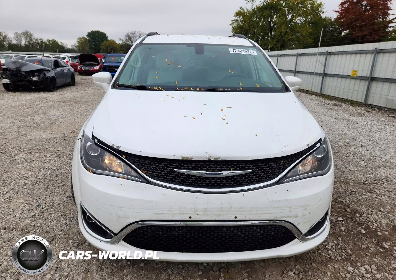 2017 Chrysler Pacifica Touring L VIN:2C4RC1BG1HR565714 - 5