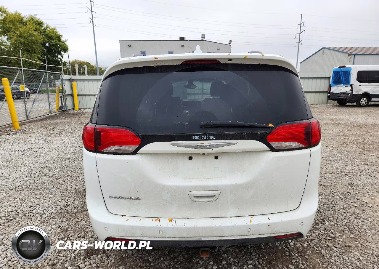 2017 Chrysler Pacifica Touring L VIN:2C4RC1BG1HR565714 - 6