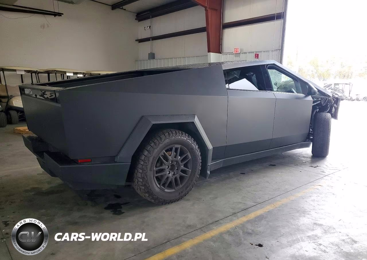 2025 Tesla Cybertruck VIN:7G2CEHED2SA074401 - 3