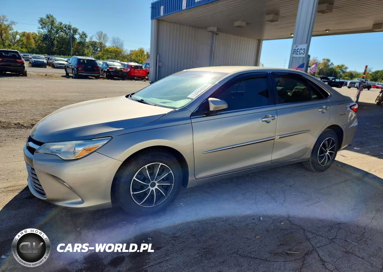 2016 Toyota Camry Le – zdjęcie 1 z 12