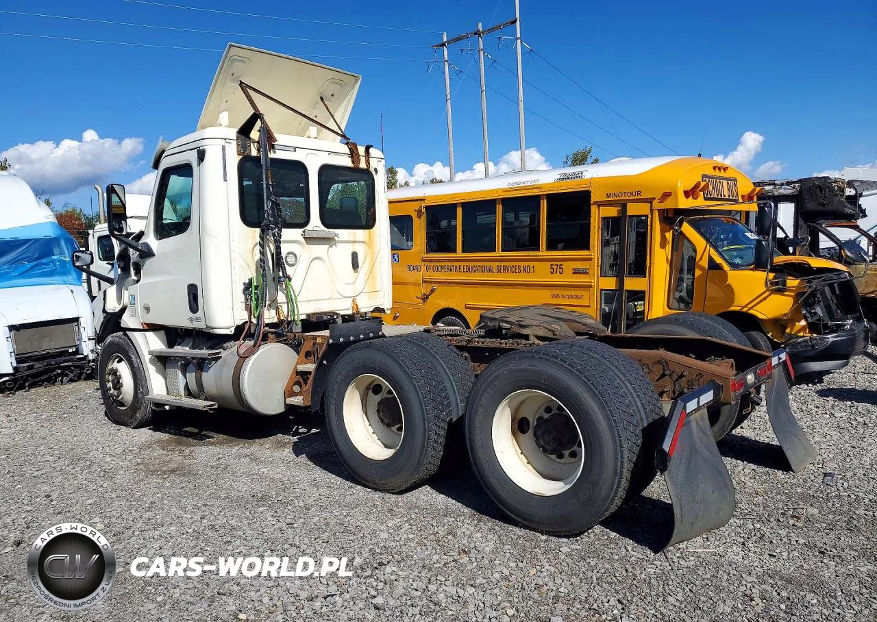 2018 Freightliner Cascadia 126 Semi Truck VIN:3AKJHLDV7JSJX5301 - 2