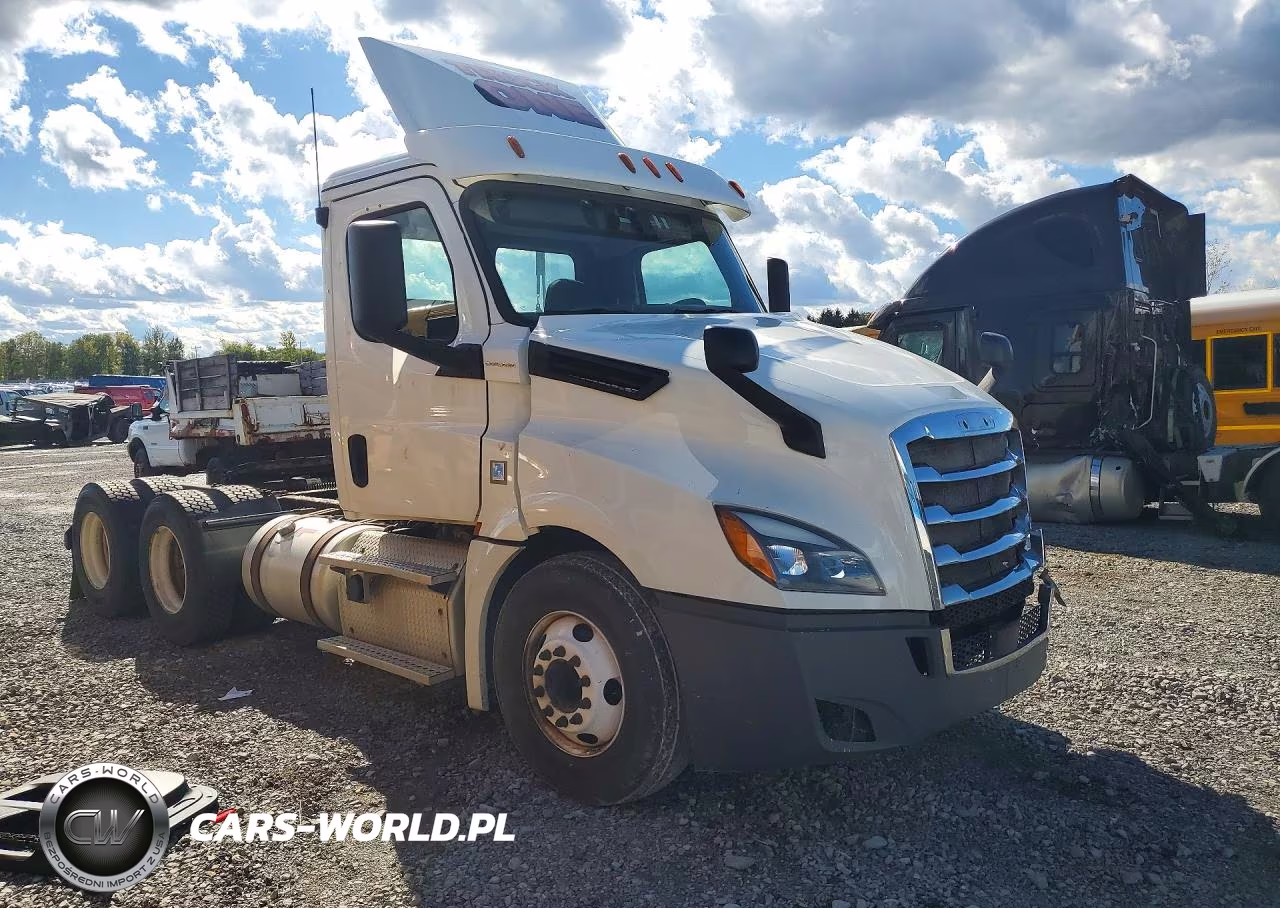 2018 Freightliner Cascadia 126 Semi Truck VIN:3AKJHLDV7JSJX5301 - 4