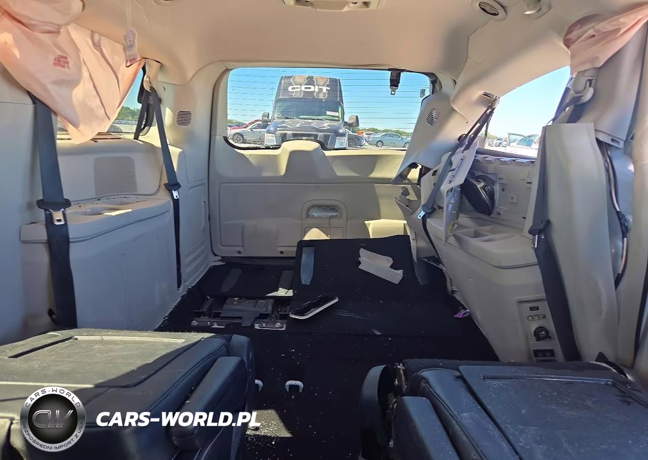 2014 Chrysler Town & Country Touring VIN:2C4RC1BG1ER421673 - 10