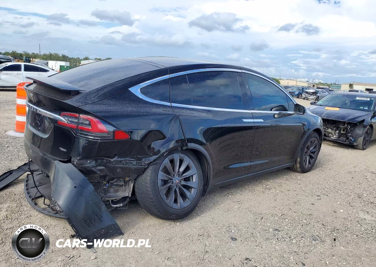 2018 Tesla Model X VIN:5YJXCBE29JF136366 - 3