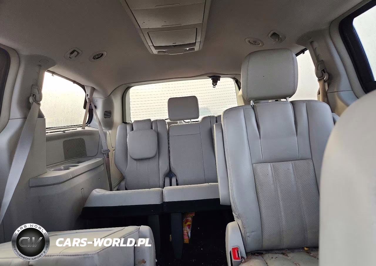 2012 Chrysler Town & Country Touring L VIN:2C4RC1CG3CR124643 - 10
