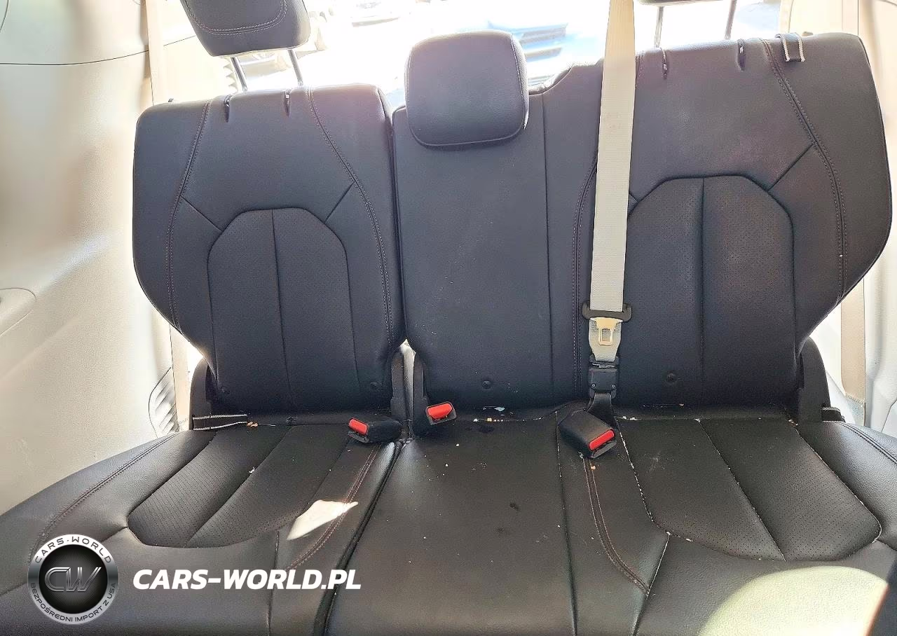 2019 Chrysler Pacifica Touring L VIN:2C4RC1BG1KR539783 - 10