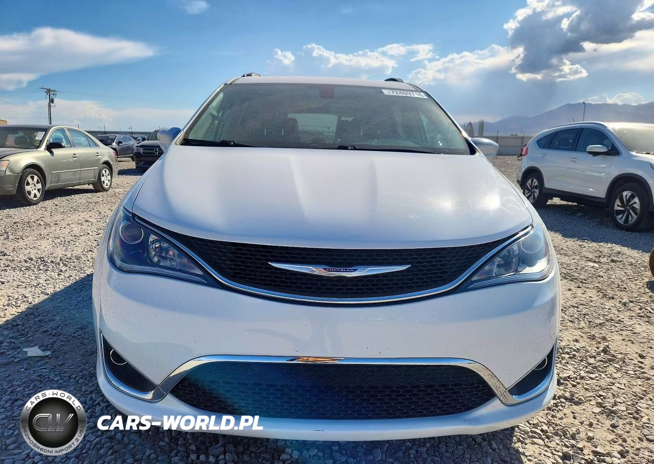 2019 Chrysler Pacifica Touring L VIN:2C4RC1BG1KR539783 - 5