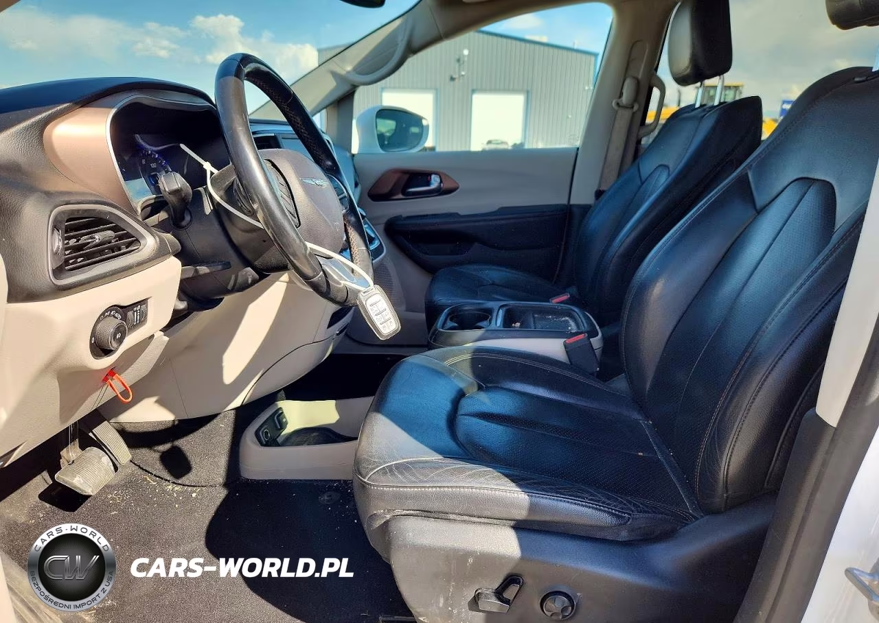 2019 Chrysler Pacifica Touring L VIN:2C4RC1BG1KR539783 - 7