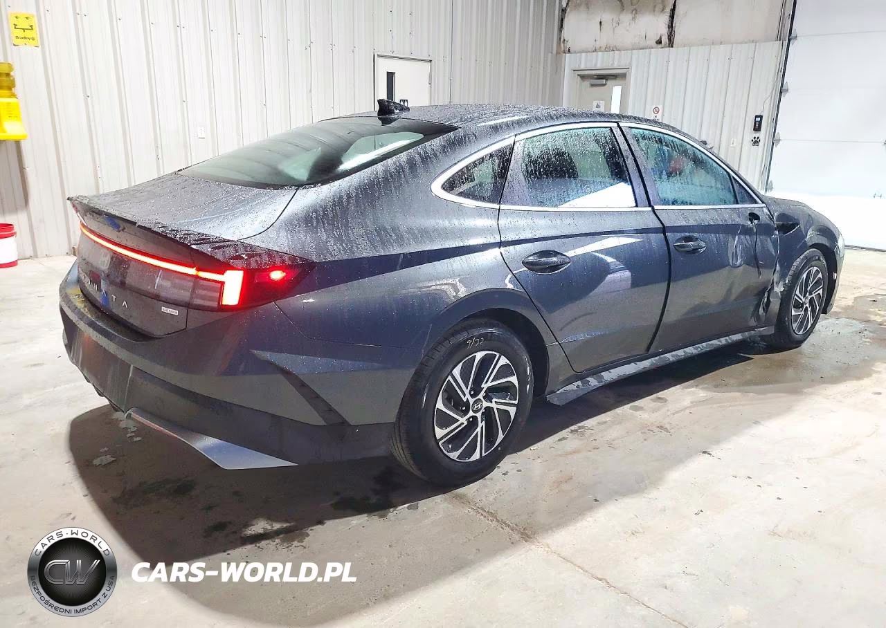 2026 Hyundai Sonata Hybrid Blue VIN:KMHL24JJ6TA144863 - 3