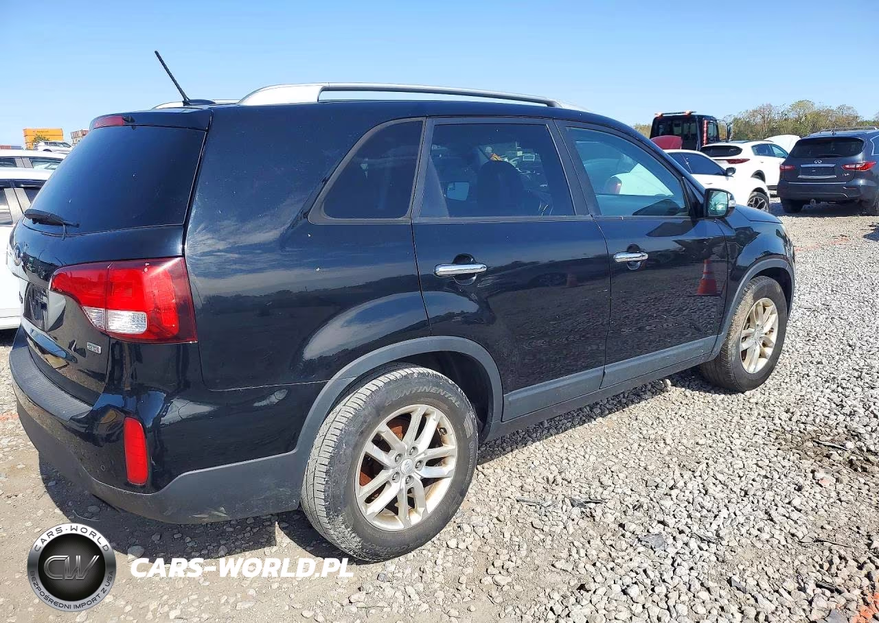 2015 Kia Sorento Lx VIN:5XYKT3A69FG558968 - 3