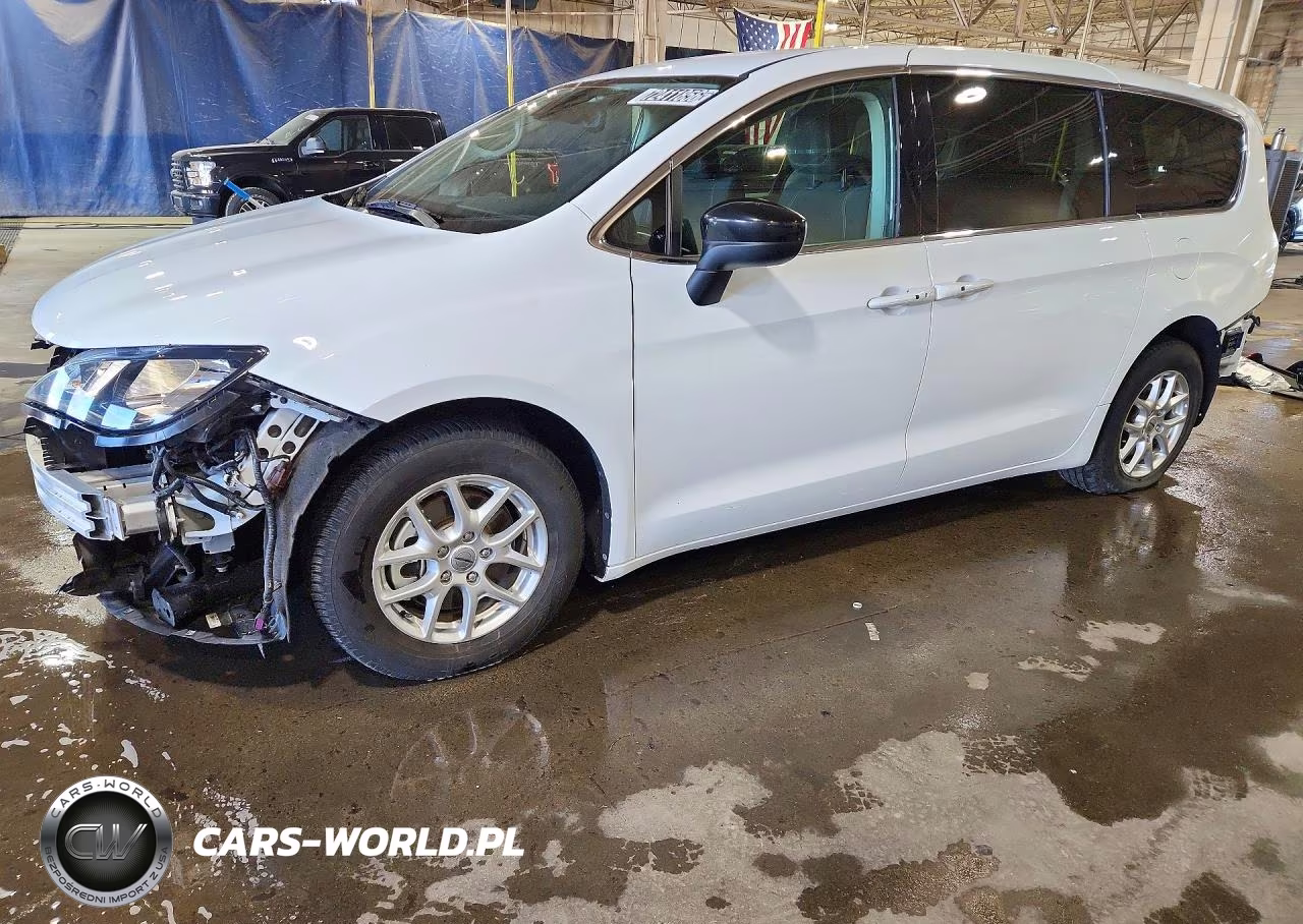 2024 Chrysler Voyager Lx