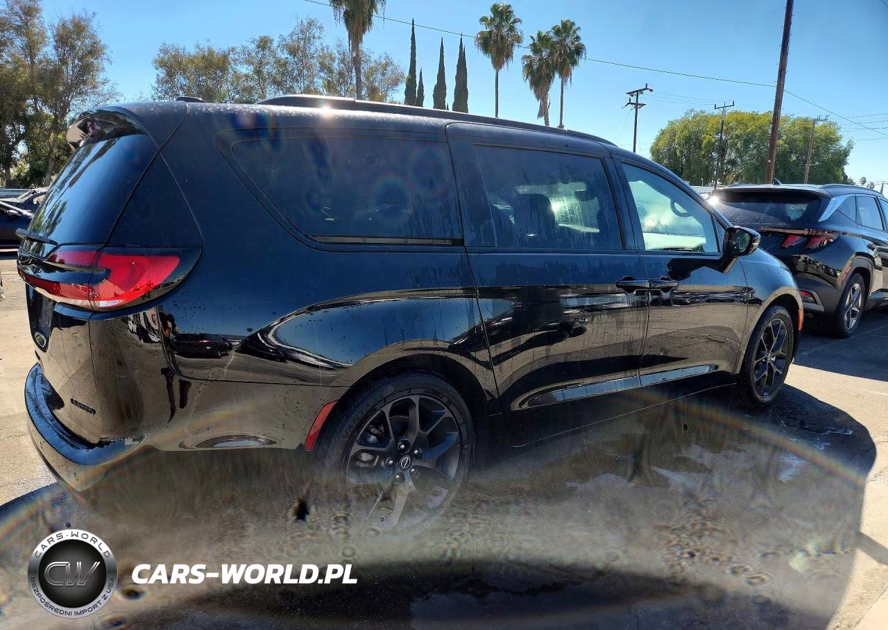 2025 Chrysler Pacifica Limited VIN:2C4RC1GG2SR537582 - 3