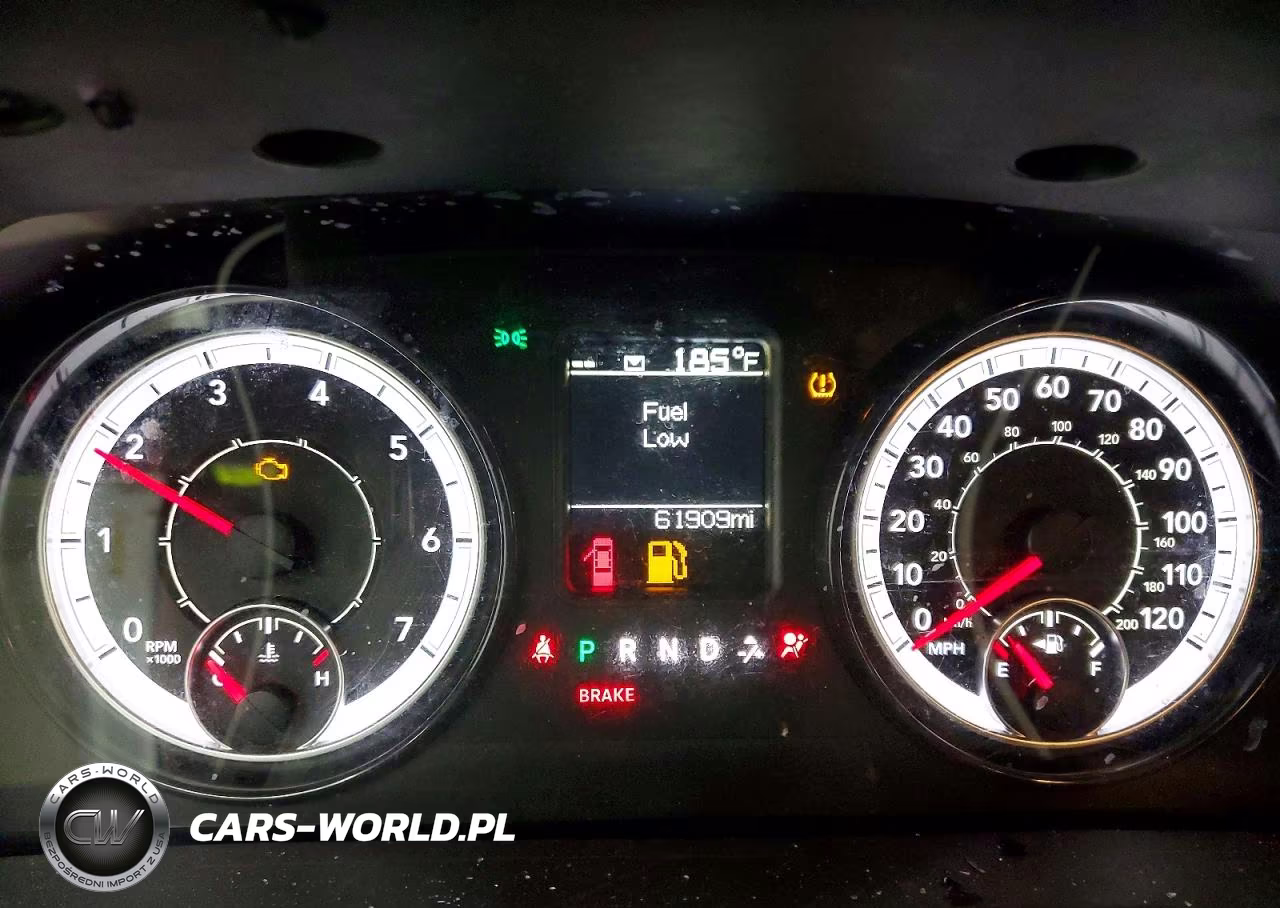 2023 Ram 1500 Classic Tradesman VIN:3C6JR6DG1PG639683 - 9