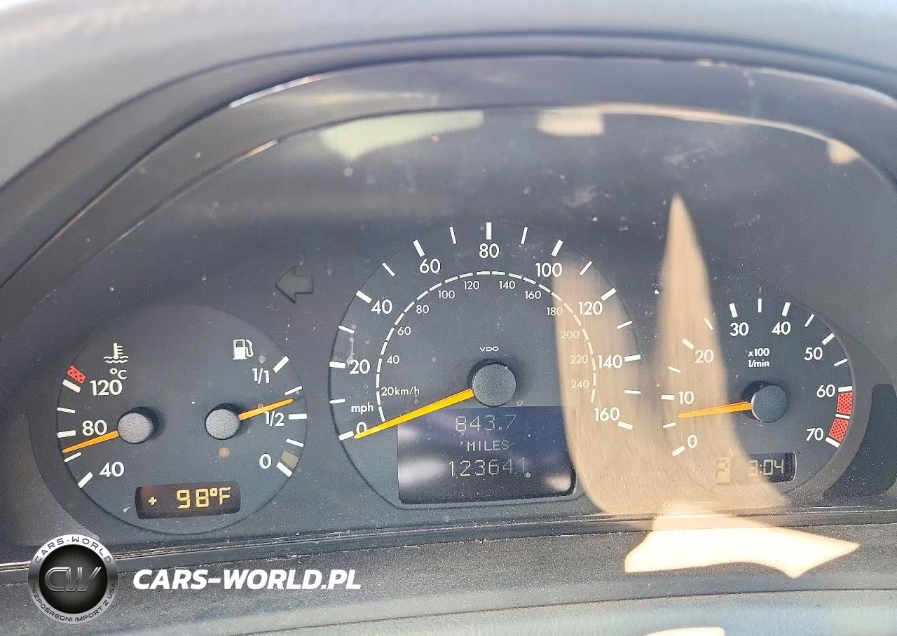 2000 Mercedes-Benz Clk 320 VIN:WDBLK65GXYT053913 - 9