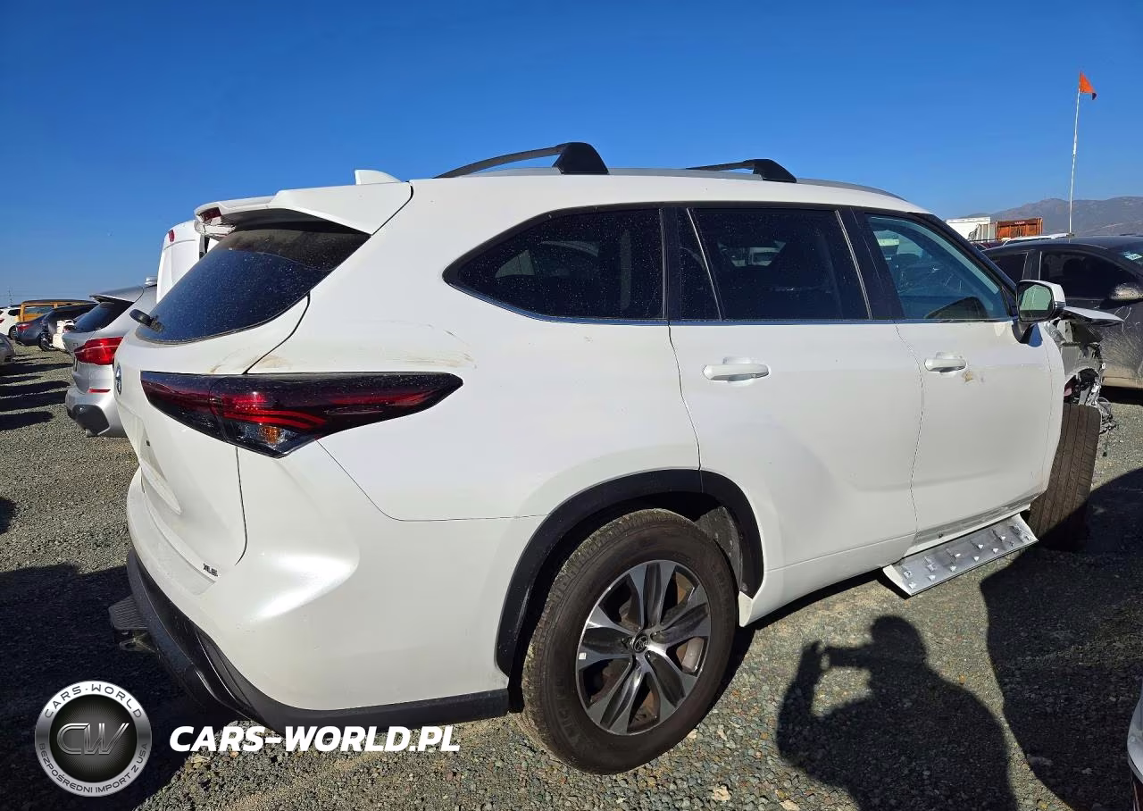 2025 Toyota Highlander Xle VIN:5TDKDRAH8SS556787 - 3