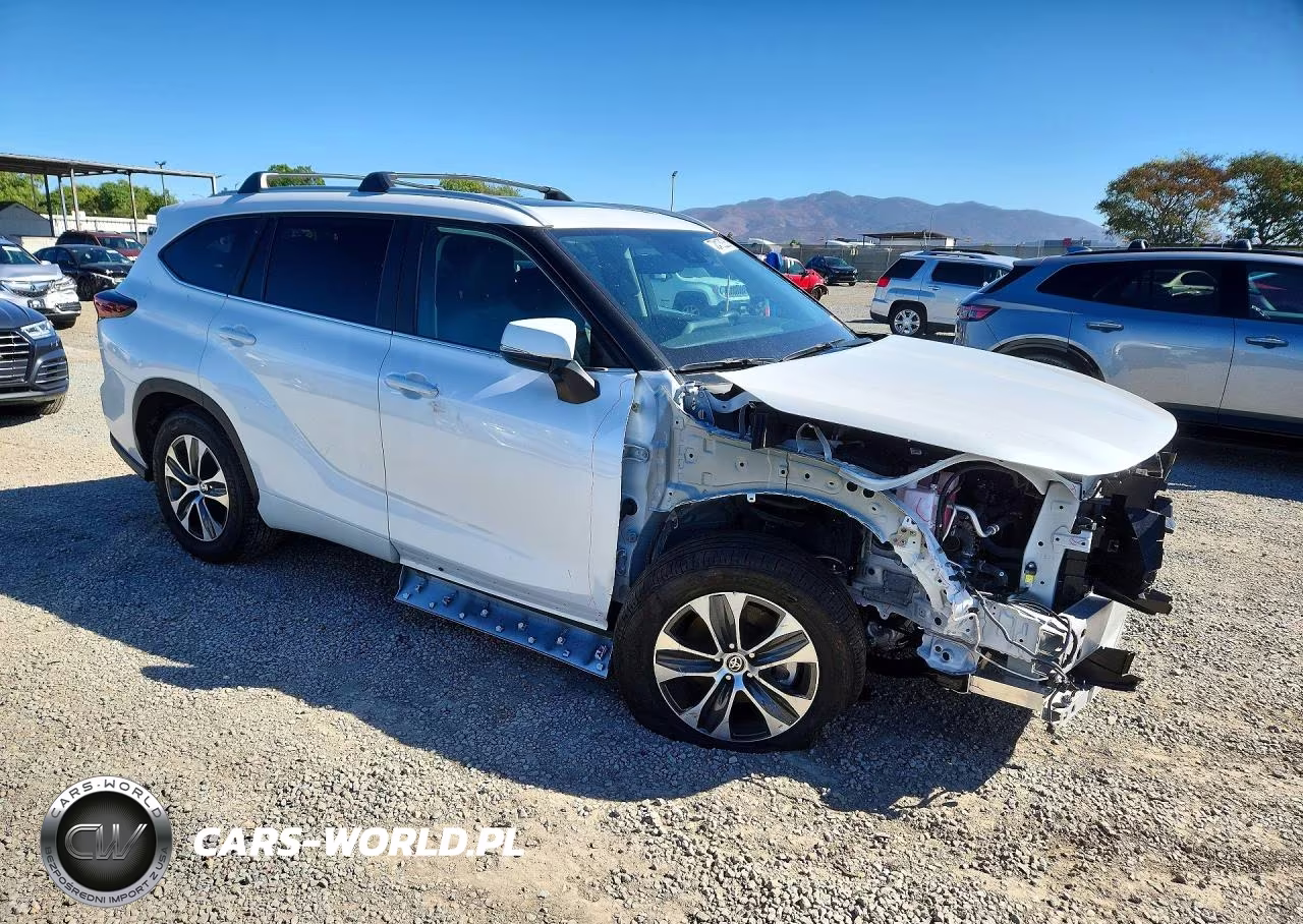 2025 Toyota Highlander Xle VIN:5TDKDRAH8SS556787 - 4