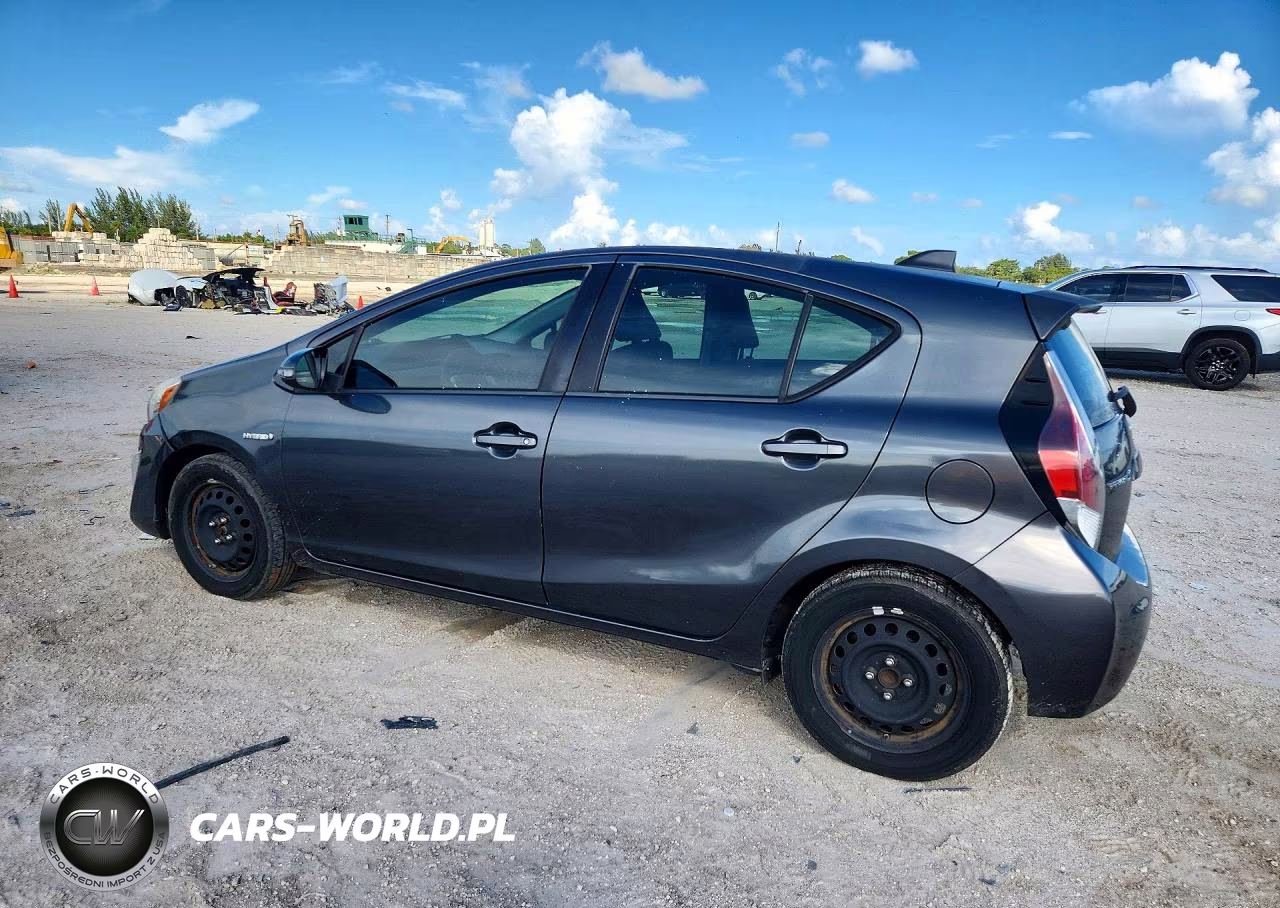 2015 Toyota Prius C Two VIN:JTDKDTB37F1586396 - 2