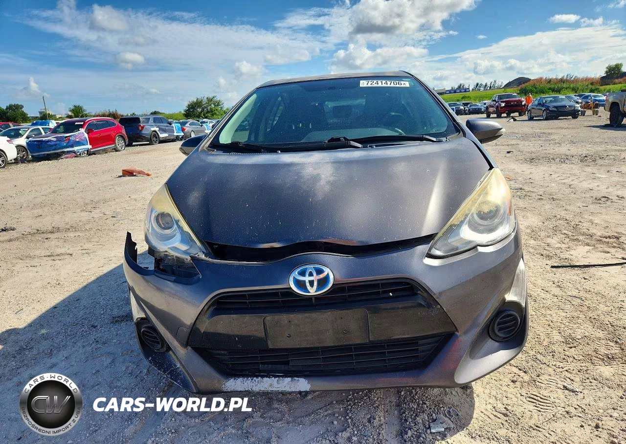 2015 Toyota Prius C Two VIN:JTDKDTB37F1586396 - 5