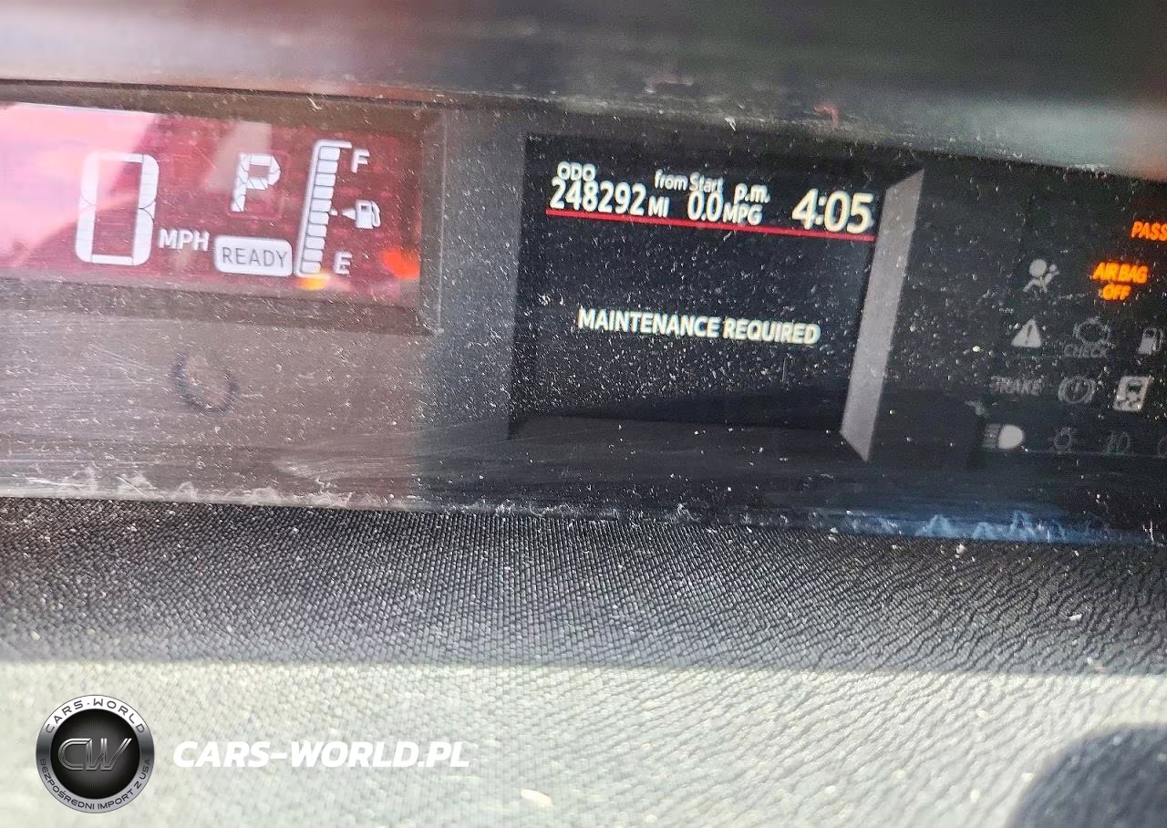 2015 Toyota Prius C Two VIN:JTDKDTB37F1586396 - 9