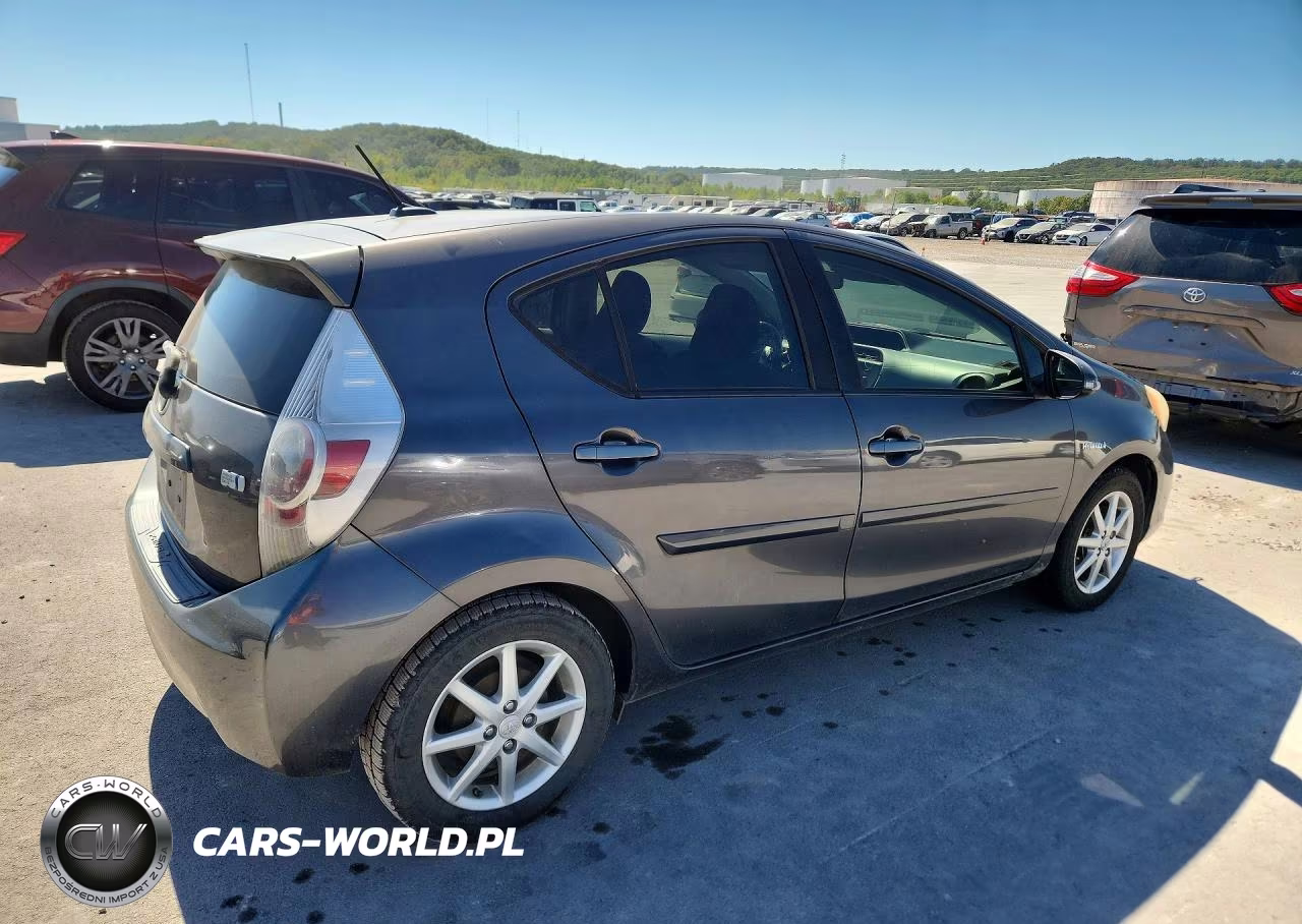 2012 Toyota Prius C Three VIN:JTDKDTB33C1008016 - 3