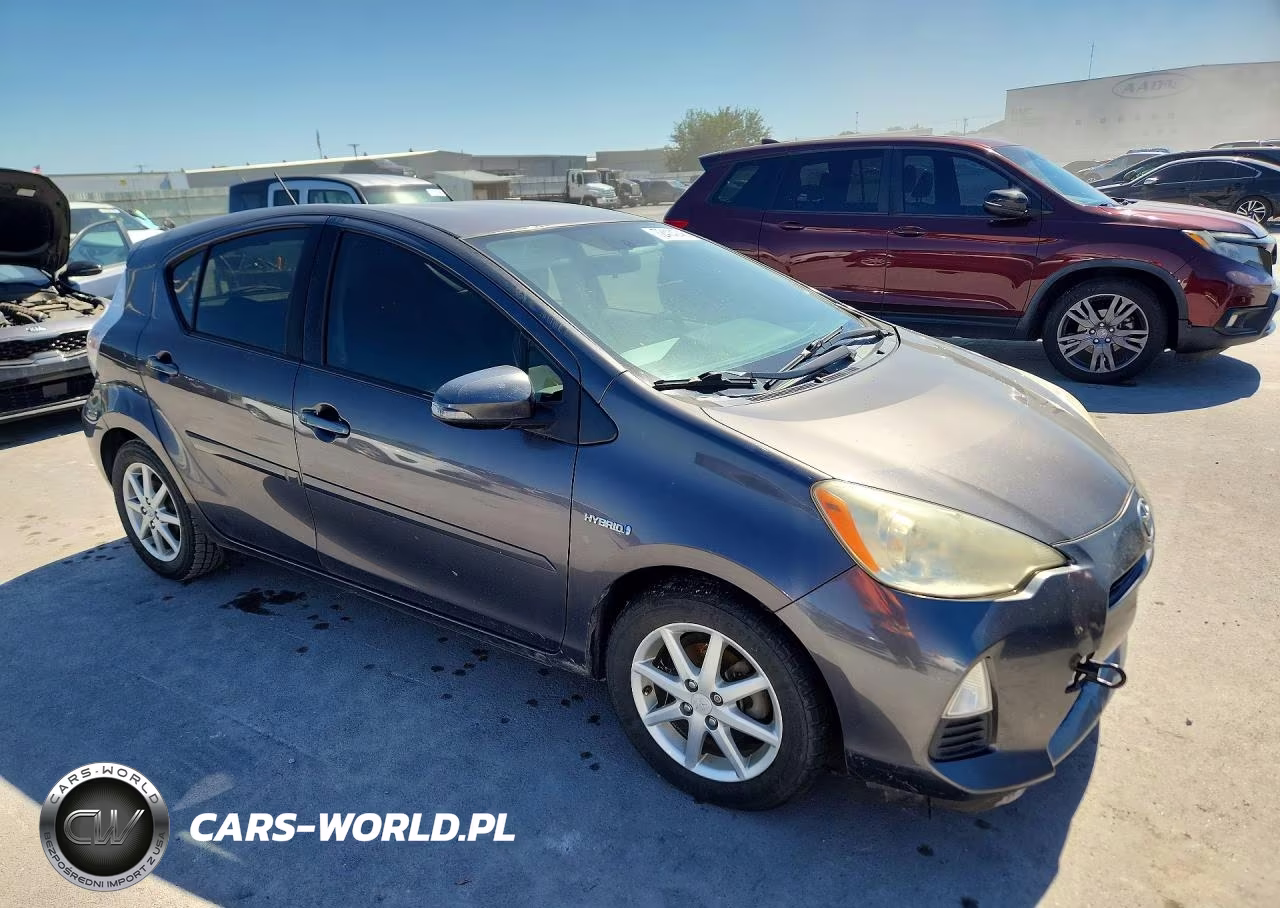 2012 Toyota Prius C Three VIN:JTDKDTB33C1008016 - 4