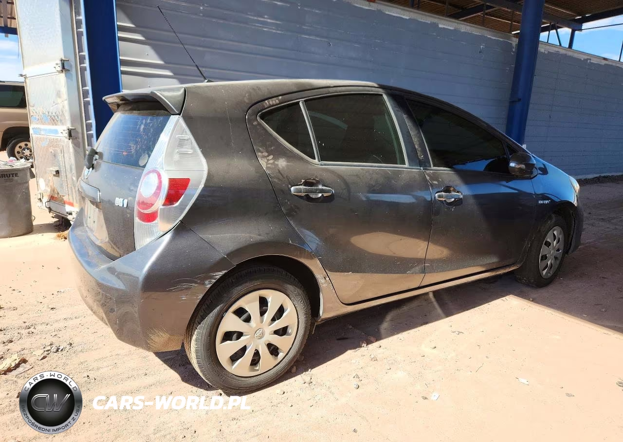 2014 Toyota Prius C One VIN:JTDKDTB3XE1072332 - 3