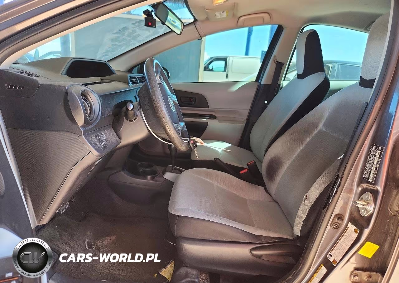 2014 Toyota Prius C One VIN:JTDKDTB3XE1072332 - 7
